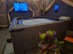 Limited Spring Offer | Private Jacuzzi | Sleeps 9