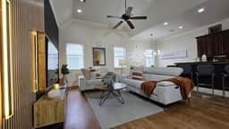 Stay Stylish This Spring | 3BR Jacuzzi + Parking