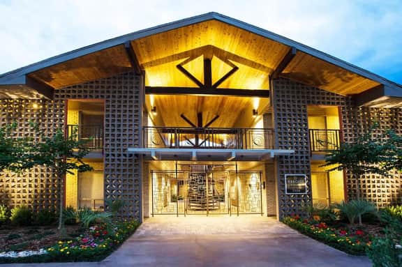 Spring Retreat | 2BR • 5 Min Walk to Galleria