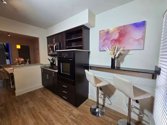 Spring Retreat | 2BR • 5 Min Walk to Galleria