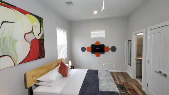 Uptown Galleria | Modern 3-Story Home w/ Garage